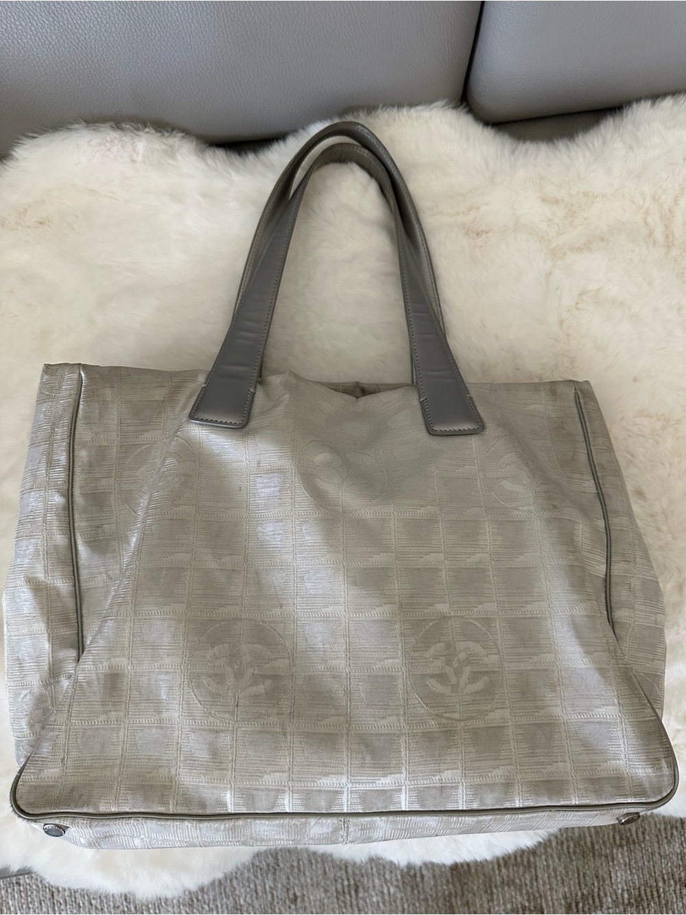 Gray Leather Tote Handbag - Elegant Everyday Carry